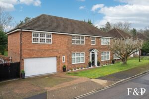 St. Huberts Close, Gerrards Cross